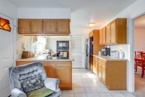 Gallery image of 3 Mi to Mill Creek Park Willingboro Home with Grill in Willingboro