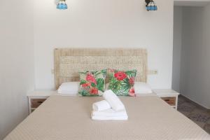 Łóżko lub łóżka w pokoju w obiekcie Hotel Casa Día y Noche