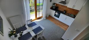 an overhead view of a kitchen and a dining room at FeWo Chiemgau in Gstadt am Chiemsee