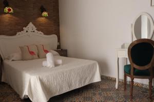 Łóżko lub łóżka w pokoju w obiekcie Hotel Casa Día y Noche