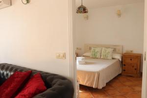 Łóżko lub łóżka w pokoju w obiekcie Hotel Casa Día y Noche