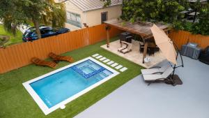 Bazén v ubytování Luxury Retreat 3B ,2Ba POOL , Coral Gables Center nebo v jeho okolí