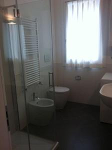 Ένα μπάνιο στο APPARTAMENTI VILLA GIULIA - WALTERIGATO Apartments SOLO PER FAMIGLIE
