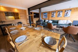 Χώρος καθιστικού στο Chalet Deux Tetes - Magnifique chalet équipé pour 14 personnes situé dans le quartier des 2 têtes vue inoubliable proche des pistes MAE-0351