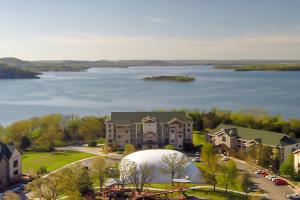 Gallery image of Hilton Grand Vacations Club Paradise Point Branson in Hollister +38 photos