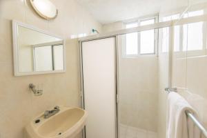 Koupelna v ubytování Suites Poliforum Inn + 37 fotografií