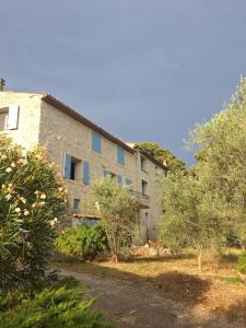 Afbeelding uit fotogalerij van Domaine du Val des Nymphes - Chambres d'hôtes in La Garde-Adhémar