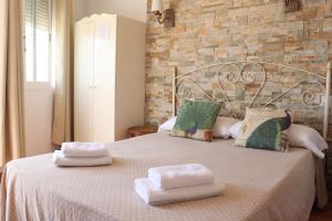 Postel nebo postele na pokoji v ubytování Hostal La Paloma II + 28 fotografií