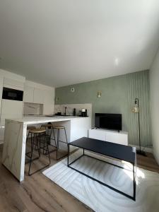 Kuchyň nebo kuchyňský kout v ubytování Le Duplex de la côte