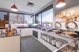 Kuchyň nebo kuchyňský kout v ubytování Best Western Hobart