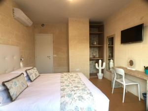 Letto o letti in una camera di GozoWindmill Apartments