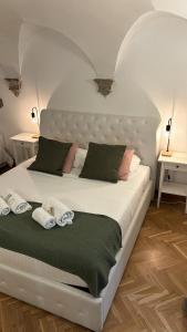 a white bed with two towels on top of it at The Old Town Inn in Rome +33 photos