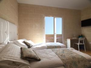 Letto o letti in una camera di GozoWindmill Apartments