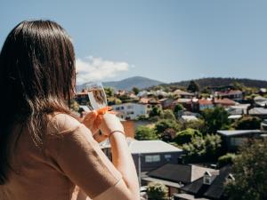 Nespecifikovaný výhled na hory nebo výhled na hory při pohledu z hotelu