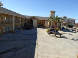 Photo de la galerie de l'établissement Regency Inn & Suites - Baytown, à Baytown