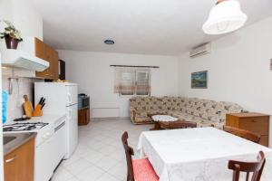 Kuchyňa alebo kuchynka v ubytovaní Apartments Jere