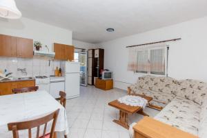Kuchyňa alebo kuchynka v ubytovaní Apartments Jere + 25 fotografií