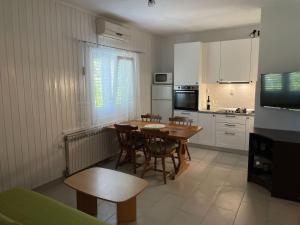 Kuchyňa alebo kuchynka v ubytovaní Apartments Jere