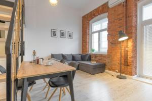Posedenie v ubytovaní Apartament z antresolą Nowa Papiernia