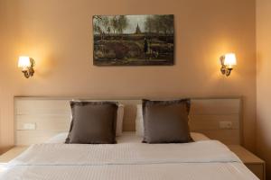 A bed or beds in a room at Classes Hotel Airport