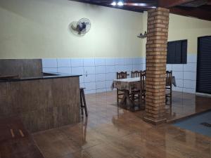 Dapur atau dapur kecil di Casa Temporada Sol e Verão +19 gambar