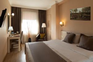 A bed or beds in a room at Classes Hotel Airport