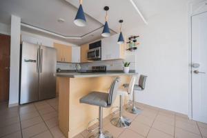 Imagen de la galería de 2BR Mar Chiquita Oceanfront apt with pool, en Manatí