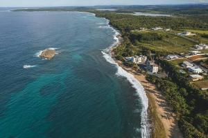 Imagen de la galería de 2BR Mar Chiquita Oceanfront apt with pool, en Manatí
