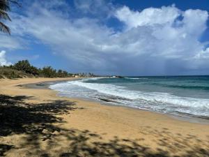 Imagen de la galería de 2BR Mar Chiquita Oceanfront apt with pool, en Manatí