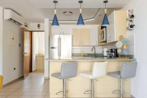 Imagen de la galería de 2BR Mar Chiquita Oceanfront apt with pool, en Manatí