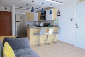 Imagen de la galería de 2BR Mar Chiquita Oceanfront apt with pool, en Manatí