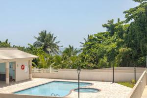 Imagen de la galería de 2BR Mar Chiquita Oceanfront apt with pool, en Manatí