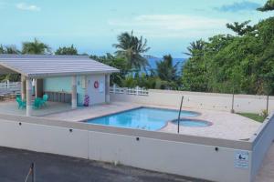 Imagen de la galería de 2BR Mar Chiquita Oceanfront apt with pool, en Manatí