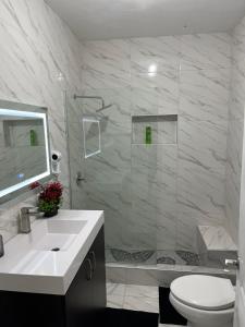 Koupelna v ubytování Gated 3 Bedroom in Tower Isle + 8 fotografií