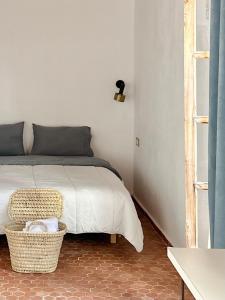 Llit o llits en una habitació de Riad Mtamer, Tetouan