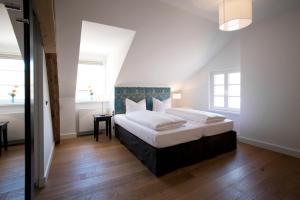 Letto o letti in una camera di Hotel Schwarzwälder Hof