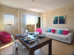 Area soggiorno di GozoWindmill Apartments