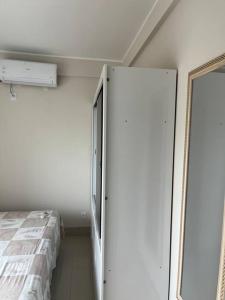 Ένα ή περισσότερα κρεβάτια σε δωμάτιο στο Apartamento no Centro +15 φωτογραφίες
