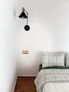 Llit o llits en una habitació de Riad Mtamer, Tetouan