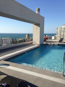 a swimming pool on the roof of a building at Departamento 706 5 Poniente in Viña del Mar