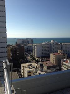 a view of a city with buildings and the ocean at Departamento 706 5 Poniente in Viña del Mar