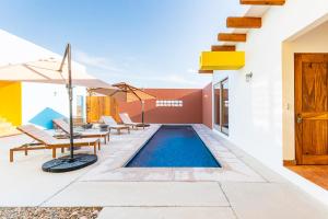 Πισίνα στο ή κοντά στο Beachfront Community - Villa 8 Guests