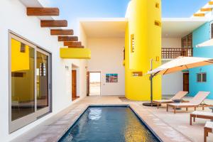 Πισίνα στο ή κοντά στο Beachfront Community - Villa 8 Guests