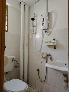 Koupelna v ubytování Rawang Ho Budjet Homestay