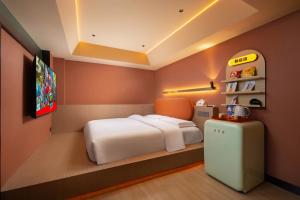 Postelja oz. postelje v sobi nastanitve Super Time Trendy Design Hotel Guangzhou Beijing Road Pedestrian Street Dafo Temple Branch