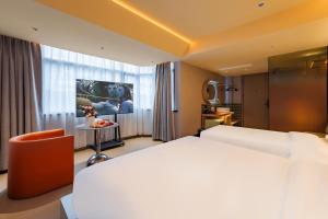 Postelja oz. postelje v sobi nastanitve Super Time Trendy Design Hotel Guangzhou Beijing Road Pedestrian Street Dafo Temple Branch