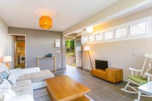 Posezení v ubytování Appartement Naïa, avec piscine commune