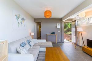 Posezení v ubytování Appartement Naïa, avec piscine commune