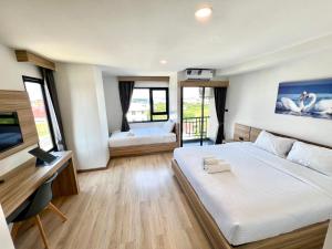 Postel nebo postele na pokoji v ubytování เวลโกรว์ โฮเทล - Wellgrow Hotel