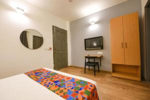 Postel nebo postele na pokoji v ubytování Hotel Crown Inn Surajkund Near Greenfield
